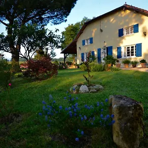 Peyrouteau, Bucolique. Hébergement de vacances Dému